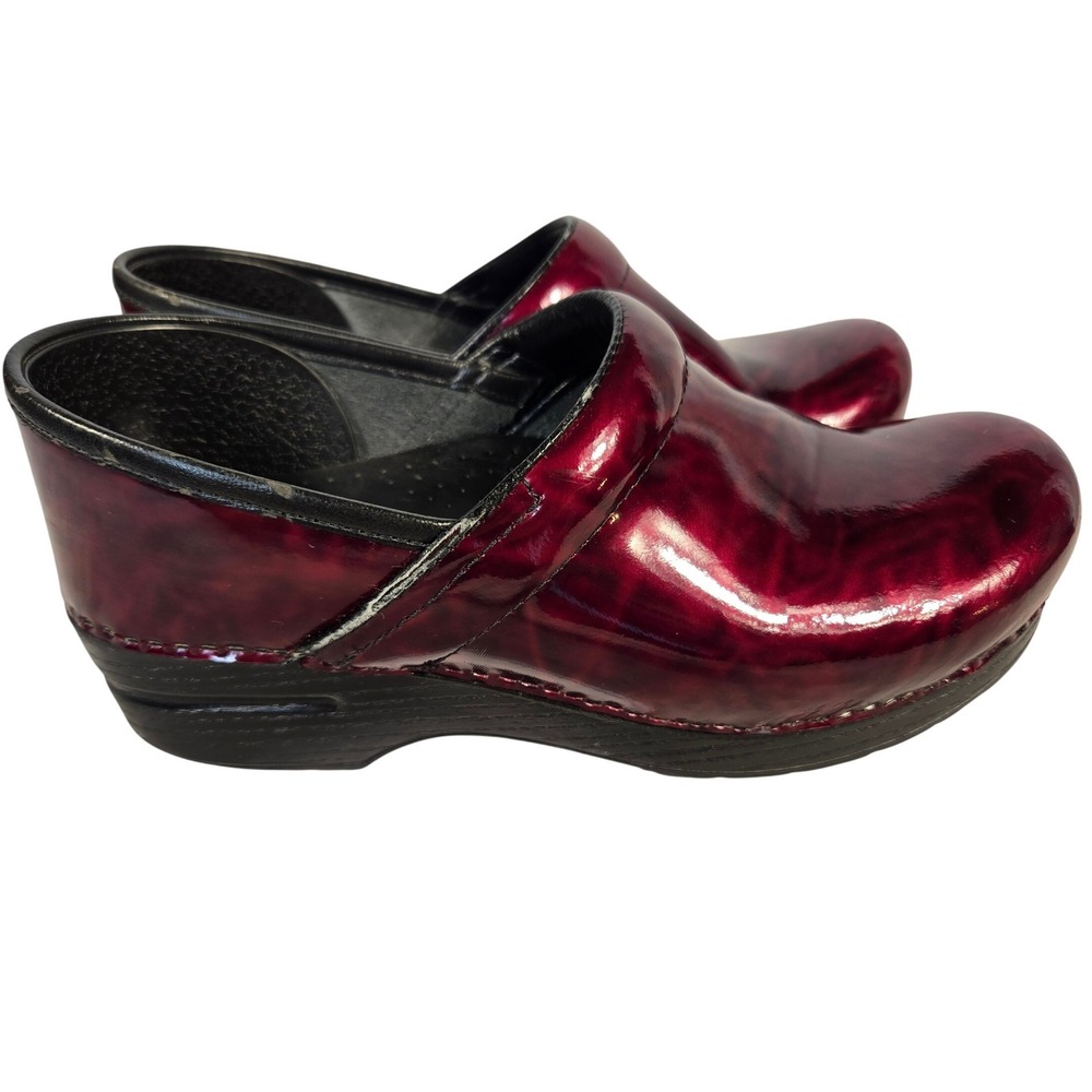 Dansko Professional Red Marble Patent Leather Clogs Womens 38 Burgundy Slip On